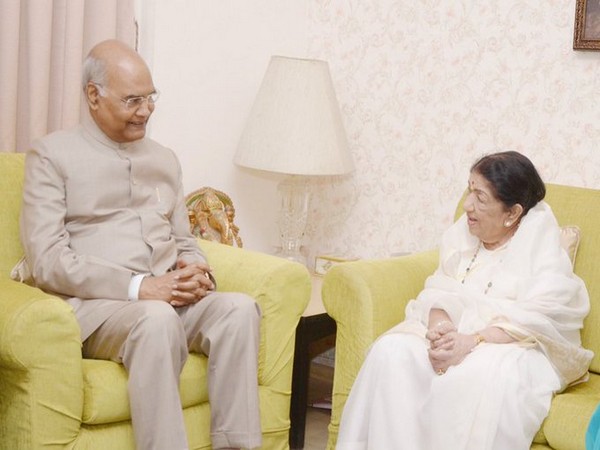 President Ram Nath Kovind and Lata Mangeshkar (Image courtesy: Twitter)