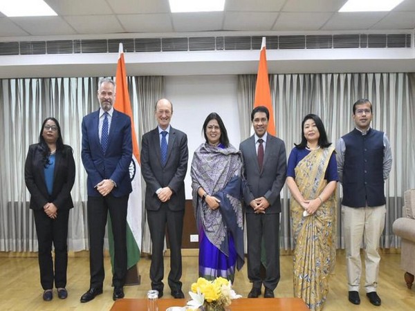 MoS MEA Meenakashi Lekhi with Latin America and the Caribbean countries delegates. (Twitter)
