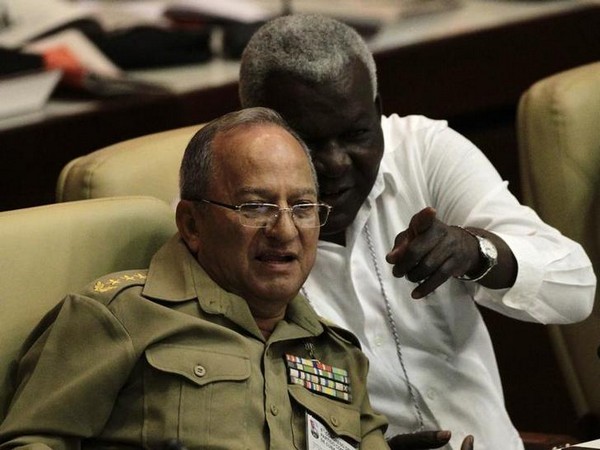 In the military uniform: Cuba's Leopoldo Cintra Frias. 