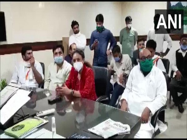 UP Comgress Chief Ajay Kr Lallu along with others arrives at Hazratganj Police Station, Lucknow after UP Congress Minority cell chief, Shahnawaz Alam's arrest on Monday. (Photo/ANI)