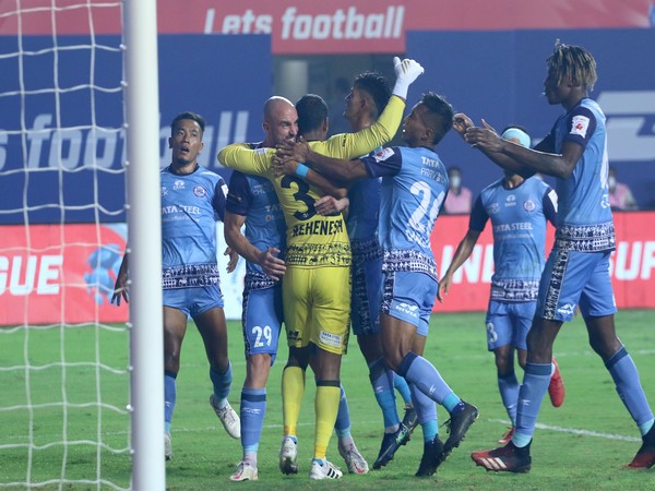 Jamshedpur FC goalkeeper TP Rehenesh being congratulated by his teammates after saving a penalty kick during ISL 7 match at the Tilak Maidan Stadium in Vasco on Friday. (Photo/ ISL)
