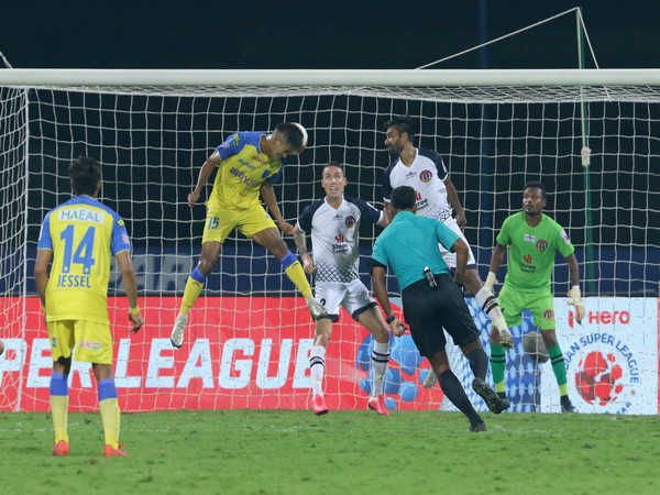 KBFC's Jeakson Singh scored a spectacular header to equalise against SC East Bengal in the closing minutes of match 35 of ISL 7 here on Sunday. (Photo/ ISL)