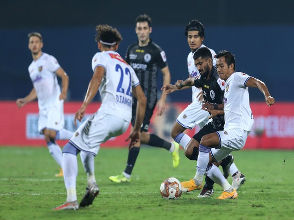 ATKMB's Jayesh Rane and CFC's Lallianzuala Chhangte vie for ball possession during match 42 of ISL 7 at the Bambolim Stadium on Tuesday. (Photo/ ISL)