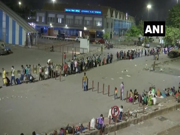Large number of people gathered outside Mumbai's Lokmanya Tilak Terminus. (Photo/ANI)