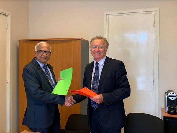 Officials of MAHE and FiGuRe Network at the Agreement Signing