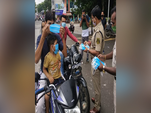 Raigarh police distributing masks to people on Monday. (Photo/ANI)