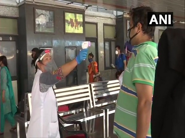 Special trains with passengers from Mumbai and Howrah arrive at Delhi. Photo/ ANI