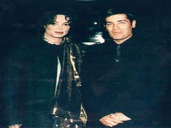 Michael Jackson with Manish Malhotra (Image Courtesy: Instagram)