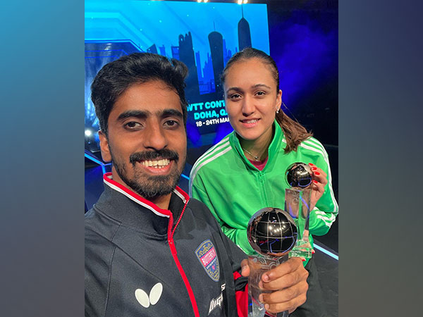 G Sathiyan and Manika Batra after winning a silver in WTT Contender Doha 2022 (Image: G Sathiyan Twitter)
