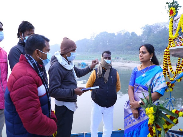 Visual of TRS leader Kalvakuntla Kavitha near Assi Ghat (Photo/Twitter)