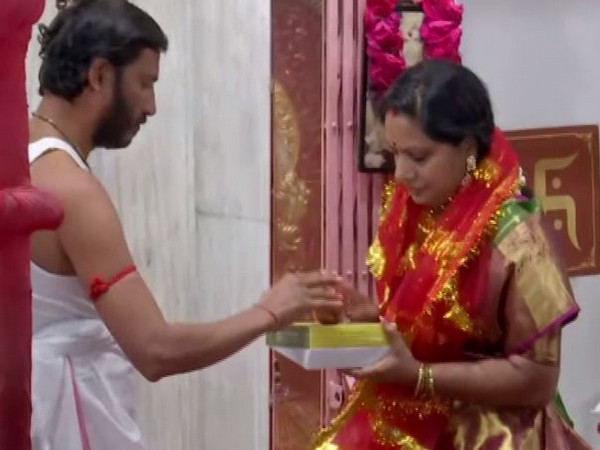 Kalvakuntla Kavitha visits Bhagyalakshmi Temple in Hyderabad. (Photo ANI)