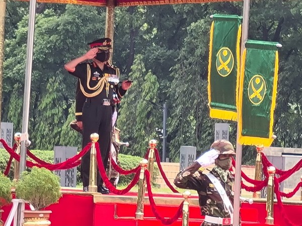 Indian Army Chief General MM Naravane paying tribute to fallen soldiers of Liberation War of 1971 (Twitter)