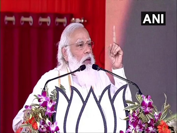 Prime Minister Narendra Modi addressing public meeting in Hooghly, West Bengal. (Photo/ANI)