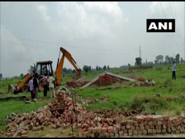 Moradabad Development Authority demolished illegal structures in Majhola,