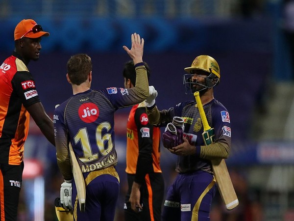 Eoin Morgan and Dinesh Karthik (Photo: BCCI/ IPL)