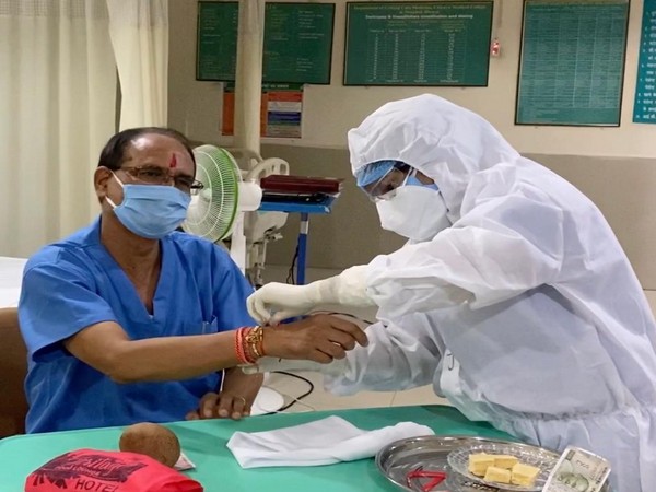 Saroj, a nurse deployed at the ward tied rakhi to Chief Minister Shivraj Singh Chouhan on Monday. (Photo/ANI)