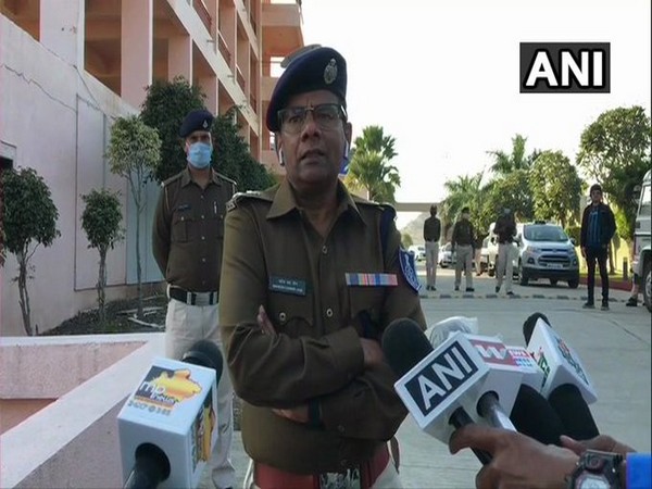 As many as four unidentified robbers looted gold and cash from a house in Madhya Pradesh's Indore on Sunday.