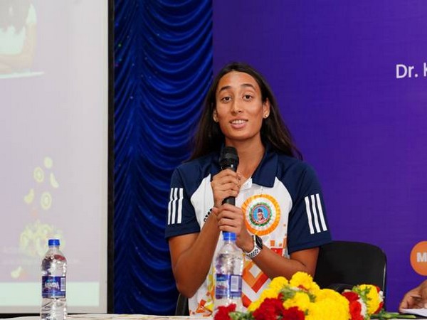 Olympian swimmer Maana Patel interacting with students of Dr K.B. Hedgewar High School in Goa (Image: SAI Media)
