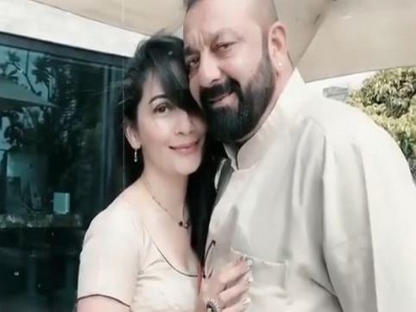 Maanayata Dutt and Sanjay Dutt (Image courtesy:Twitter)