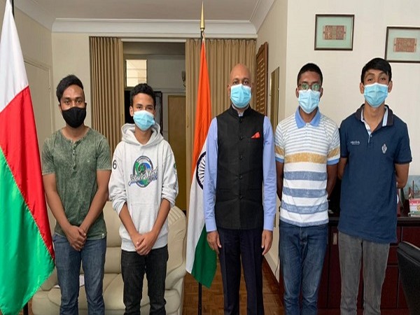 Ambassador Abhay Kumar met Malagasy students in Antananarivo