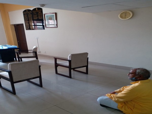 BJP MLA Madan Dilawar sitting in protest at Rajasthan Assembly Secretary's office on Monday. [Photo/ANI]