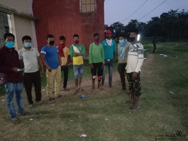 Migrants at Maharshi Mehin Middle School quarantine centre at Kumarkhand in Madhepura. Photo/ANI