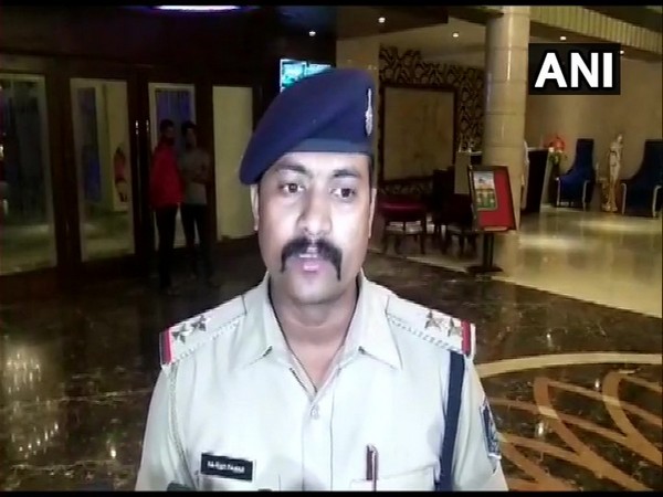 Rajesh Dabur, Sub-Inspector Indore briefing media about hotel incident in which four members of a family were found dead
