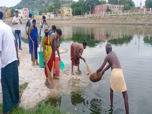 Hundreds of fishes were found dead in a temple pond in Madurai. [Photo/ANI]