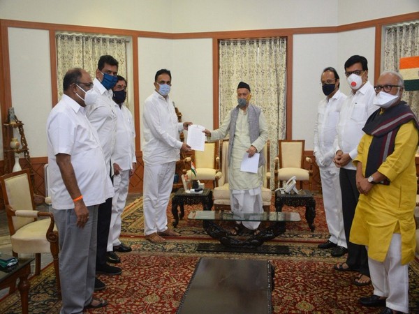 Maha Vikas Aghadi (MVA) leaders with Maharashtra Governor Bhagat Singh Koshyari