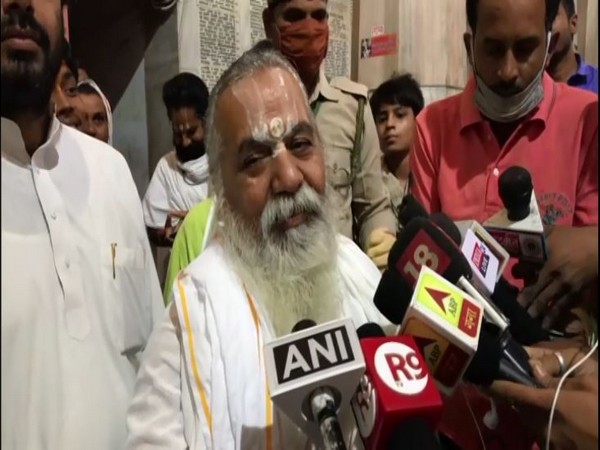 Mahant Kamal Nayan Das Ji Maharaj speaking to reporters in Ayodhya on Wednesday. [Photo/ANI]