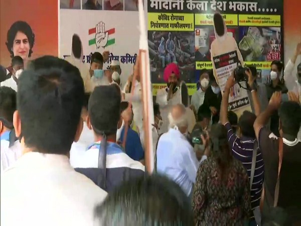 Protest by Congress workers in Mumbai (Photo/ANI)
