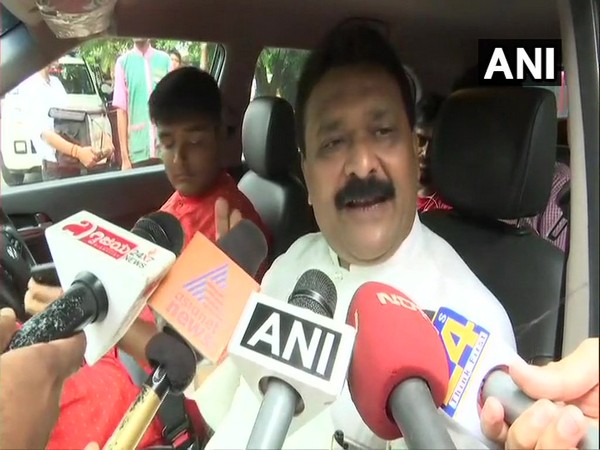 Congress leader Mahendra Singhi speaking with reporters after coming out of Sofitel hotel in Mumbai on Sunday. 