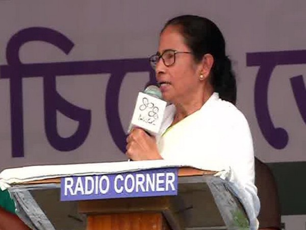 West Bengal Chief Minister Mamata Banerjee addressing a rally in Malda on Sunday, (Photo/ANI)