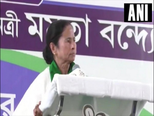West Bengal Chief Minister Mamata Banerjee addressing a public rally