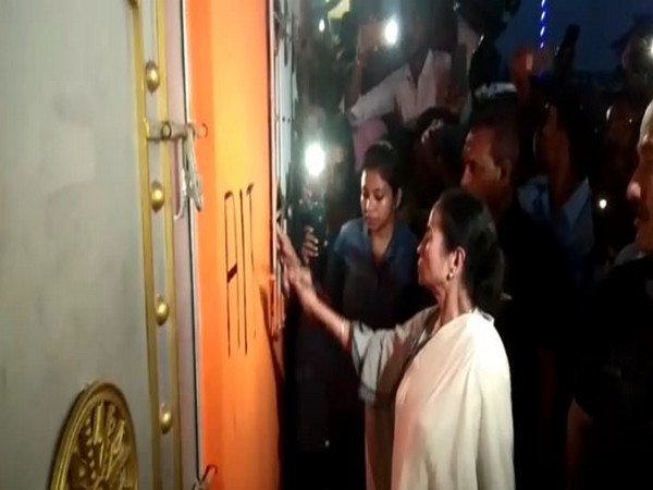 Mamata Banerjee painting TMC party symbol on re-captured office wall