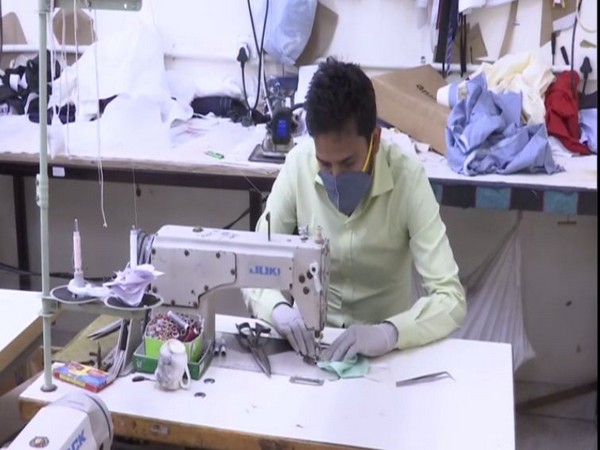  A man preparing face mask in New Delhi on Sunday. Photo/ANI