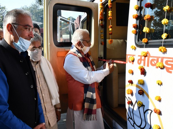 Haryana Chief Minister, Manohar Lal Khattar inaugurates 'Sansad Mobile Office' (Photo: Twitter)