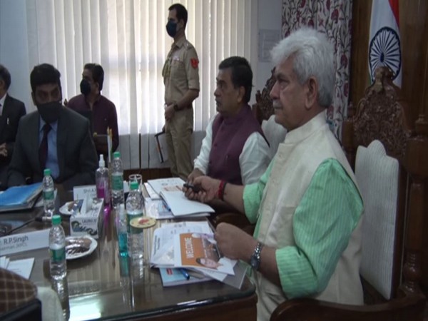 J-K L-G Manoj Sinha and Union Power minister RK Singh (Photo/ANI)