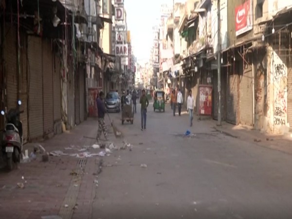 Paharganj Market seen closed on Saturday (photo/ANI)