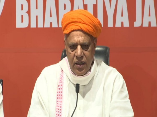 Bharatiya Kisan Morcha president Virendra Singh Mast talking at a press conference in New Delhi on Saturday. Photo/ANI