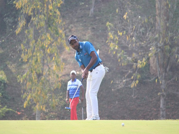 Bangladesh golfer Akbar Hossain in action during Chattogram Open 2022 (Image: PGTI)