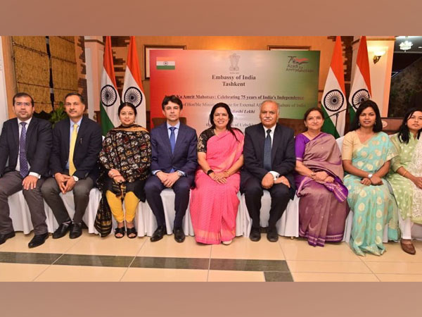 Union Minister of State for External Affairs Meenakshi Lekhi with Indian diplomats. (Twitter)