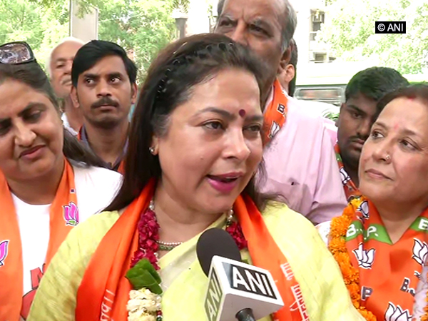 Meenakshi Lekhi celebrated birthday with people of her constituency. (Photo/ANI)