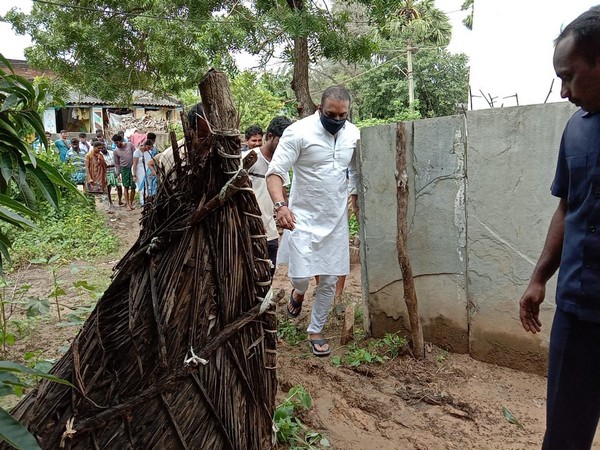 Andhra Pradesh Industries Minister Mekapati Goutam Reddy reviews flood situation in Nellore's Sangam mandal (Photo/ANI)
