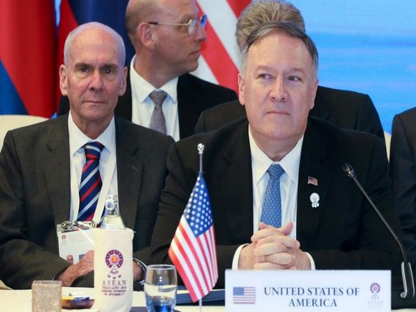 On the right: US Secretary of State Michael Pompeo