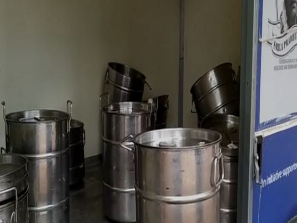 Akshaya Patra Foundation's bus which arrived to the school to provide mid day meal to children on Thursday. Photo/ANI