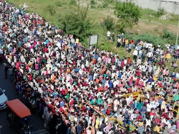 Migrant workers in UP (Photo credit: Rahul Gandhi Twitter)