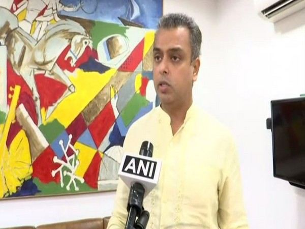 Congress leader Milind Deora speaking to ANI (Photo/ANI)