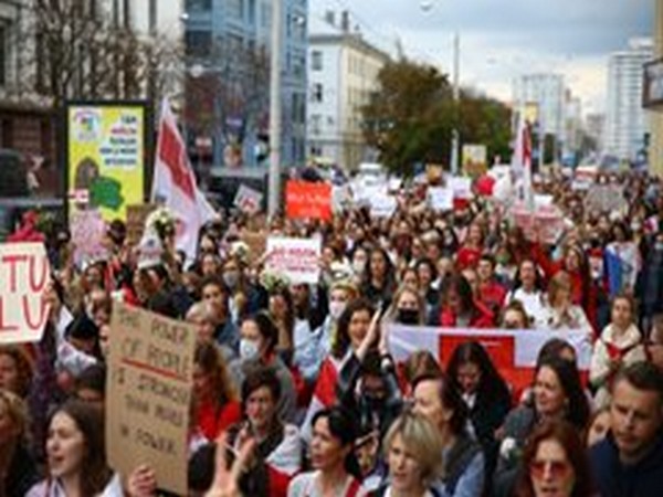 A women's protest in Belarus. (Photo credits: Minsk-based journalist Franak Viacorka Twitter)