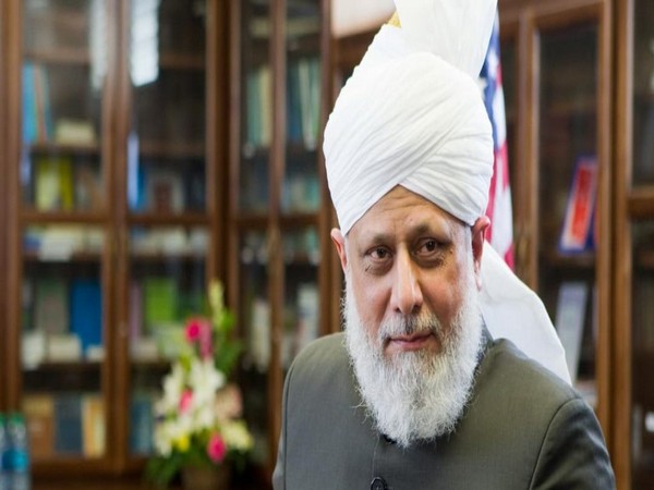 Mirza Masroor Ahmad leads 'Humanity First' campaign in the wake of COVID-19 outbreak in Pakistan